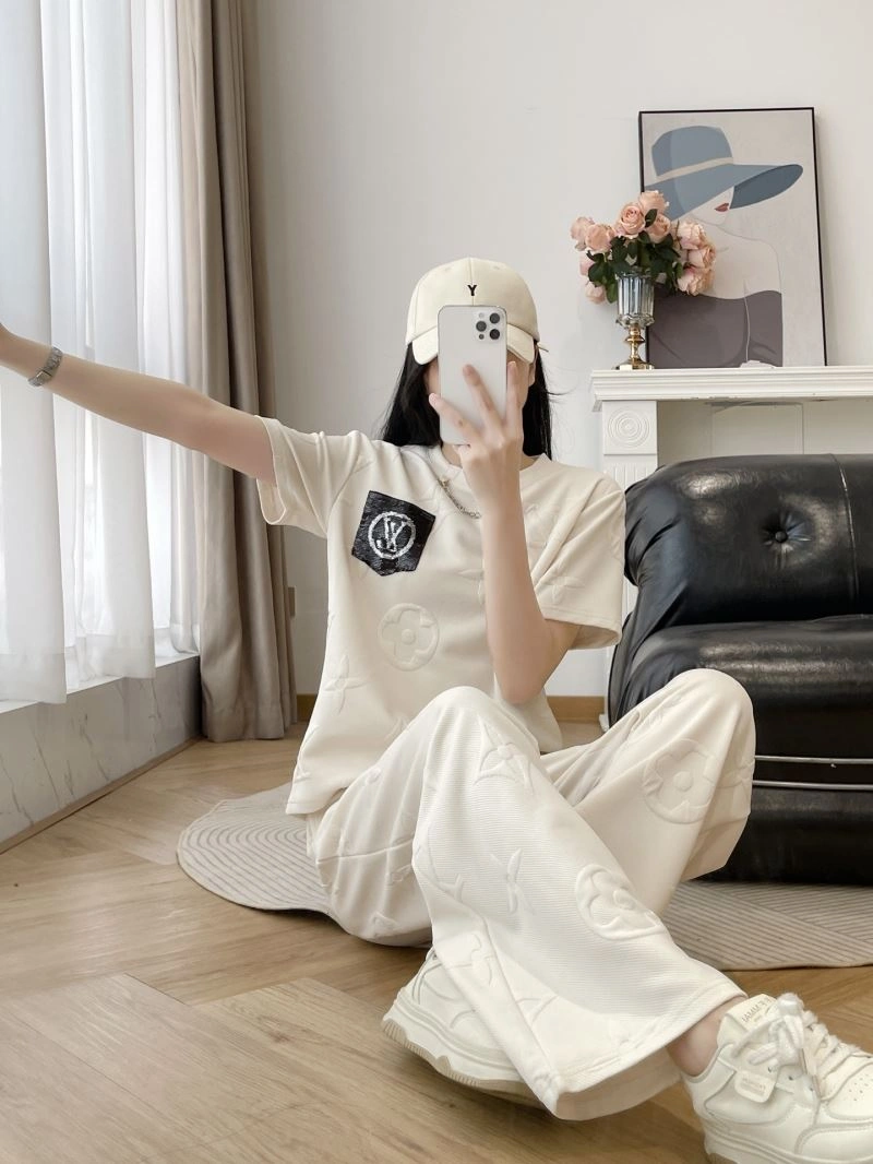 TechFriendly Louis Vuitton Long Suits 138831