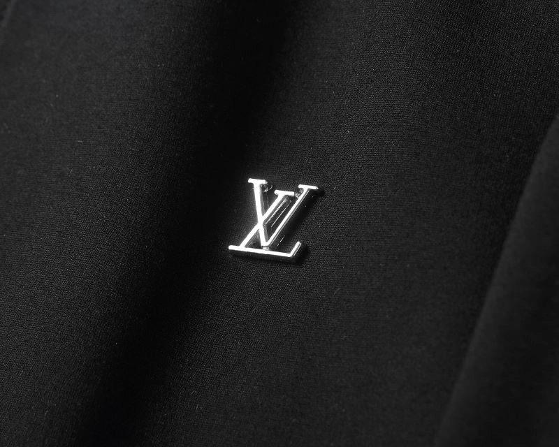 Effortless Louis Vuitton Long Suits 139131