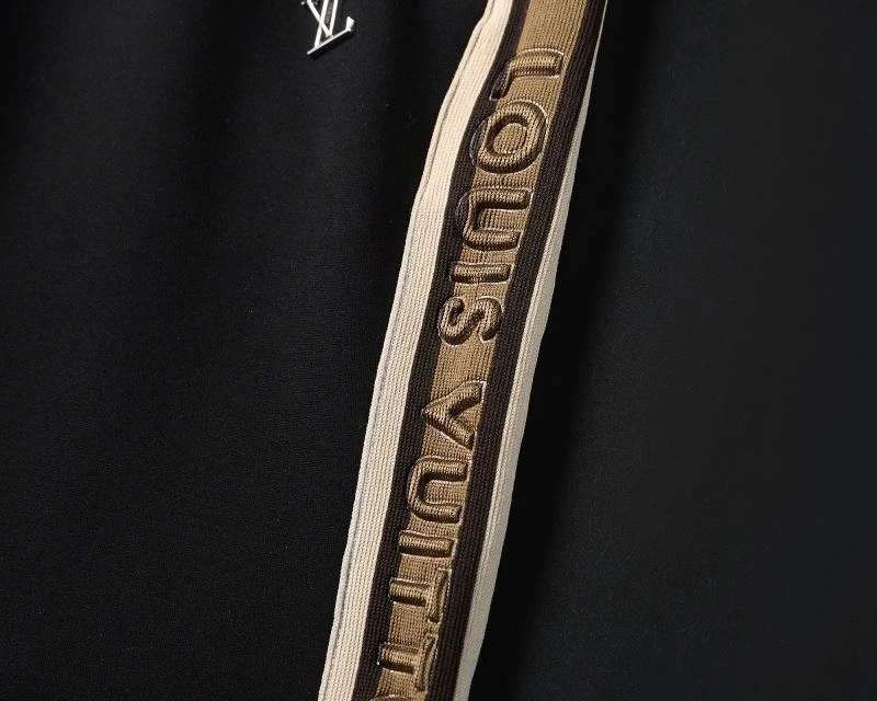 Effortless Louis Vuitton Long Suits 139131