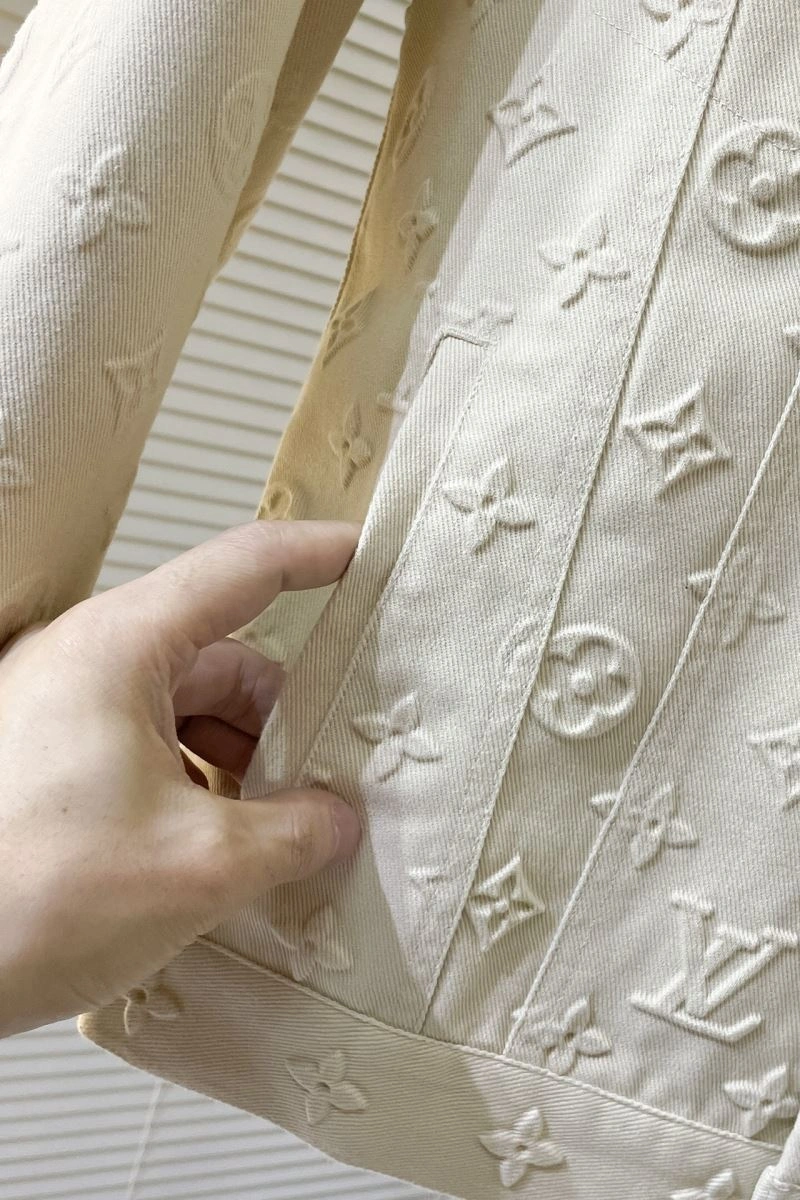 Seasonal Louis Vuitton Long Suits 139108