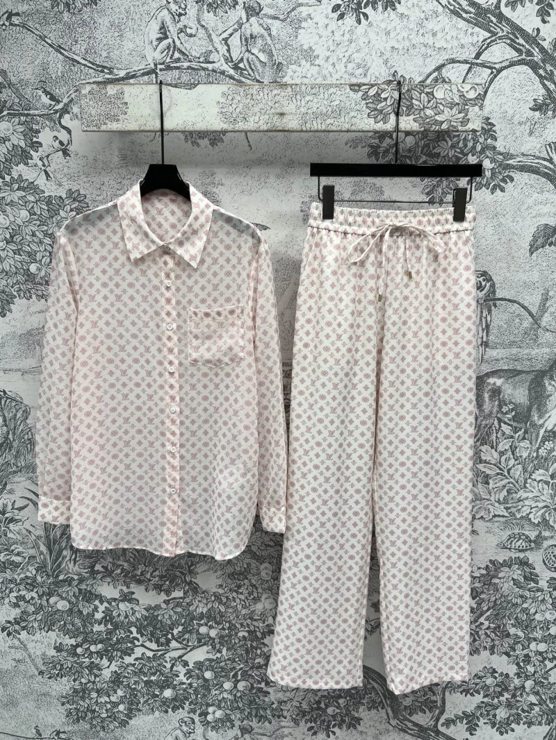 TechFriendly Louis Vuitton Long Suits 130756