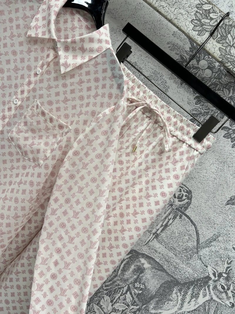 TechFriendly Louis Vuitton Long Suits 130756