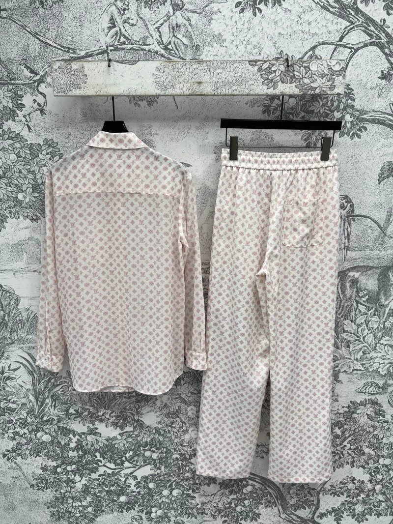 TechFriendly Louis Vuitton Long Suits 130756