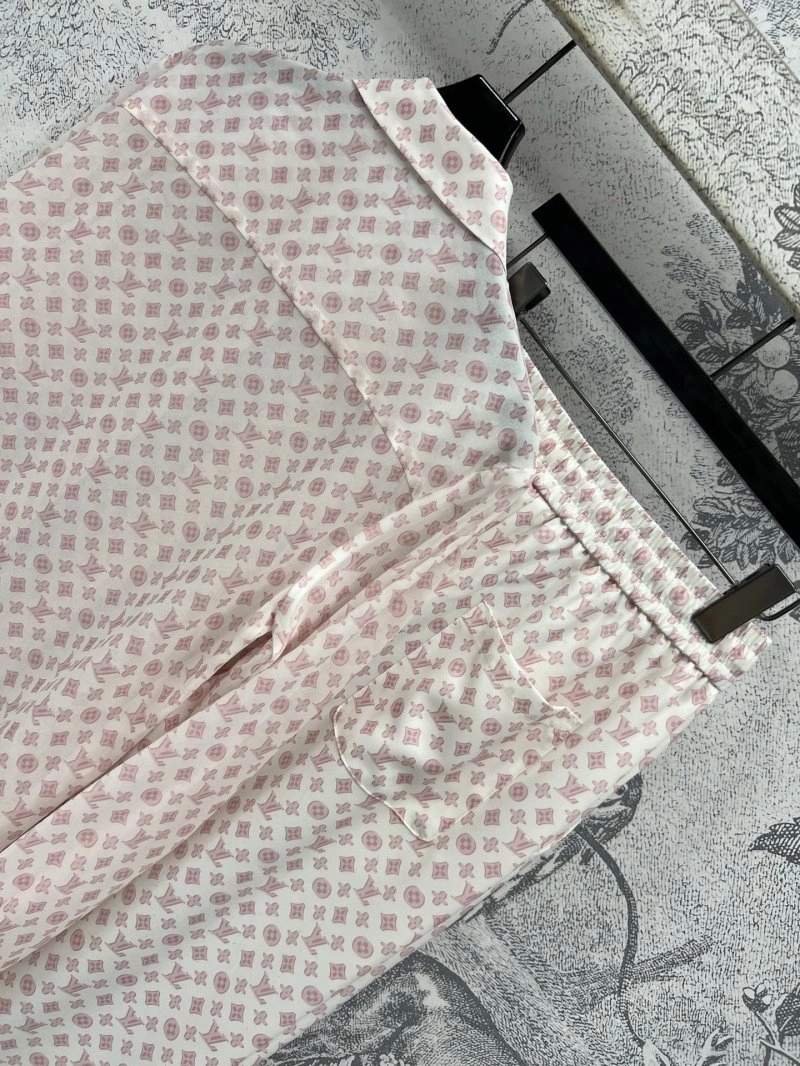 TechFriendly Louis Vuitton Long Suits 130756