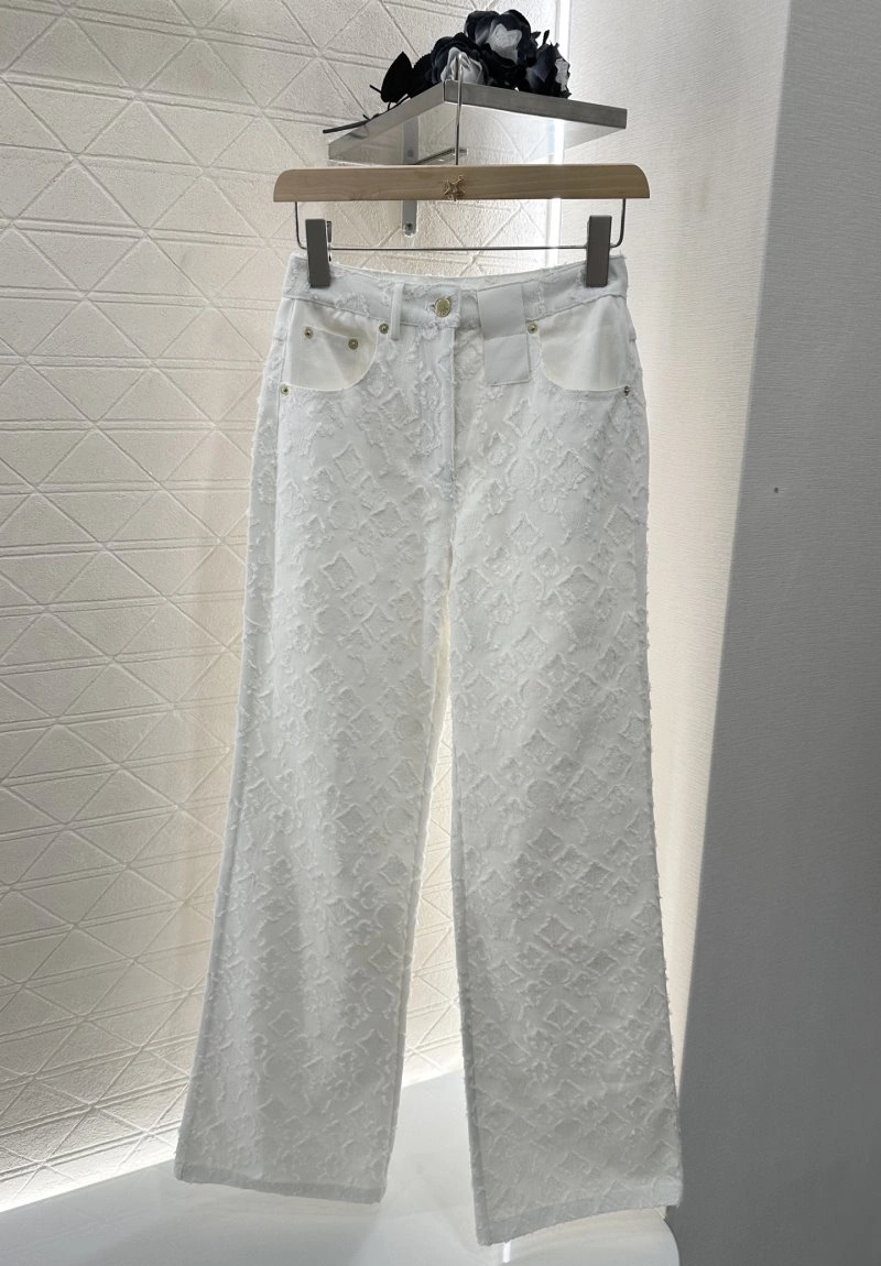 Louis Vuitton Long Suits Sleek 131399