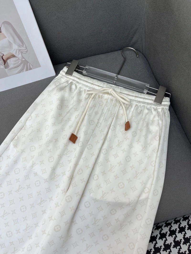 Effortless Louis Vuitton Long Suits 131394