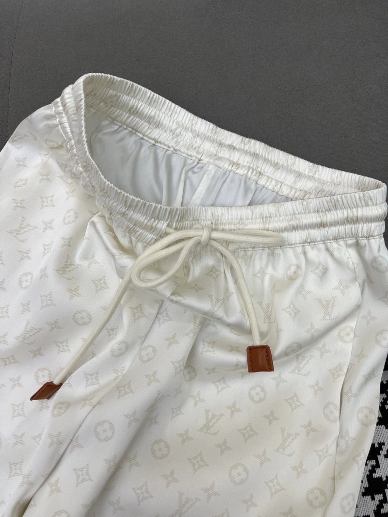 Effortless Louis Vuitton Long Suits 131394