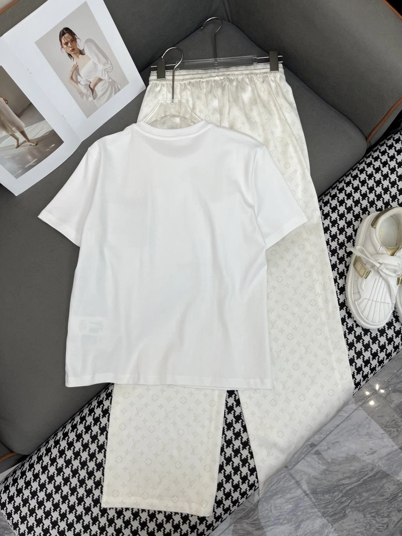 Effortless Louis Vuitton Long Suits 131394