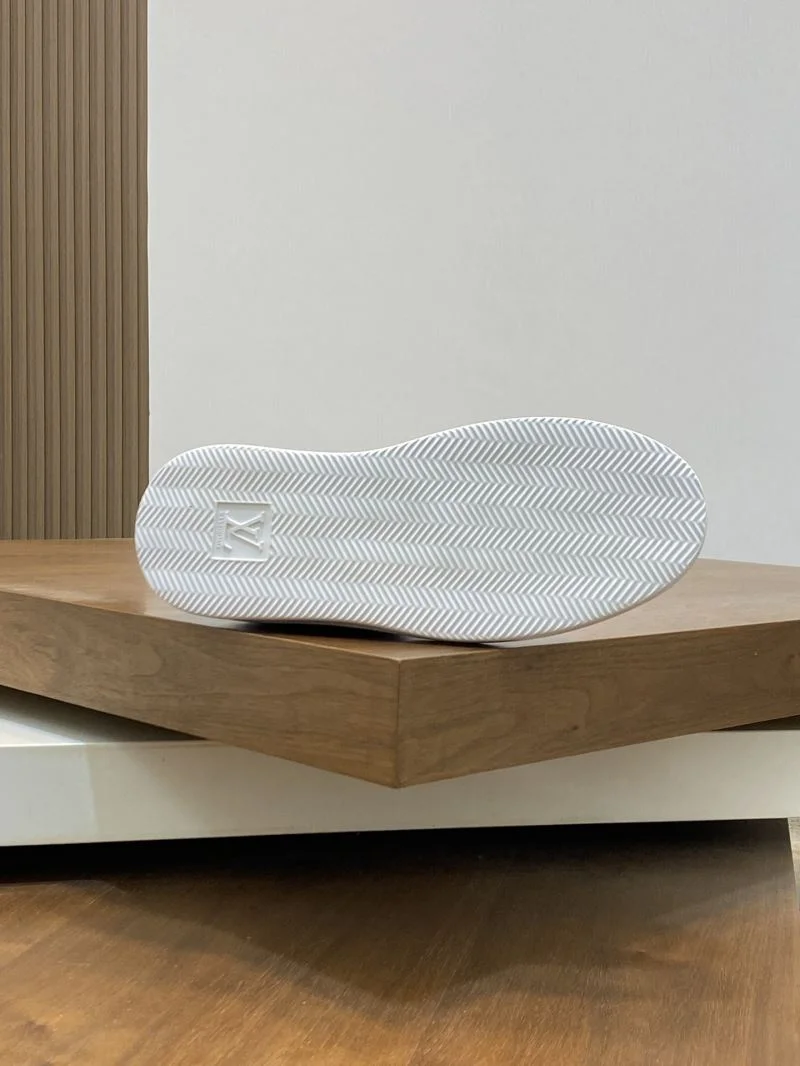 Effortless Louis Vuitton Low Shoes 30799