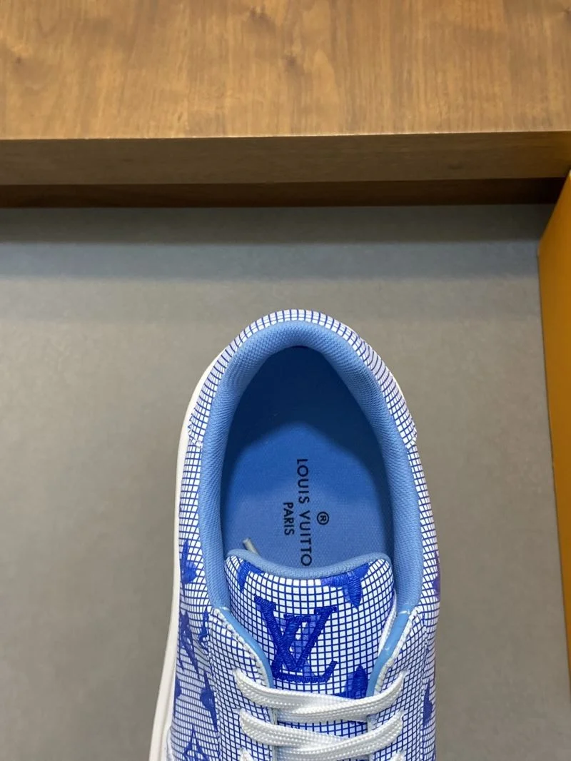 Sleek Louis Vuitton Low Shoes 30798
