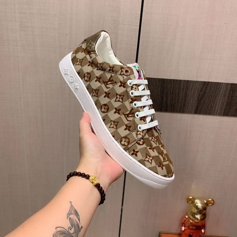 Louis Vuitton Low Shoes UrbanChic 30793