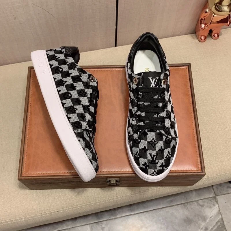 Flexible Louis Vuitton Low Shoes 30809