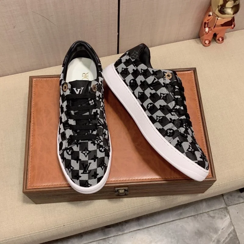 Flexible Louis Vuitton Low Shoes 30809