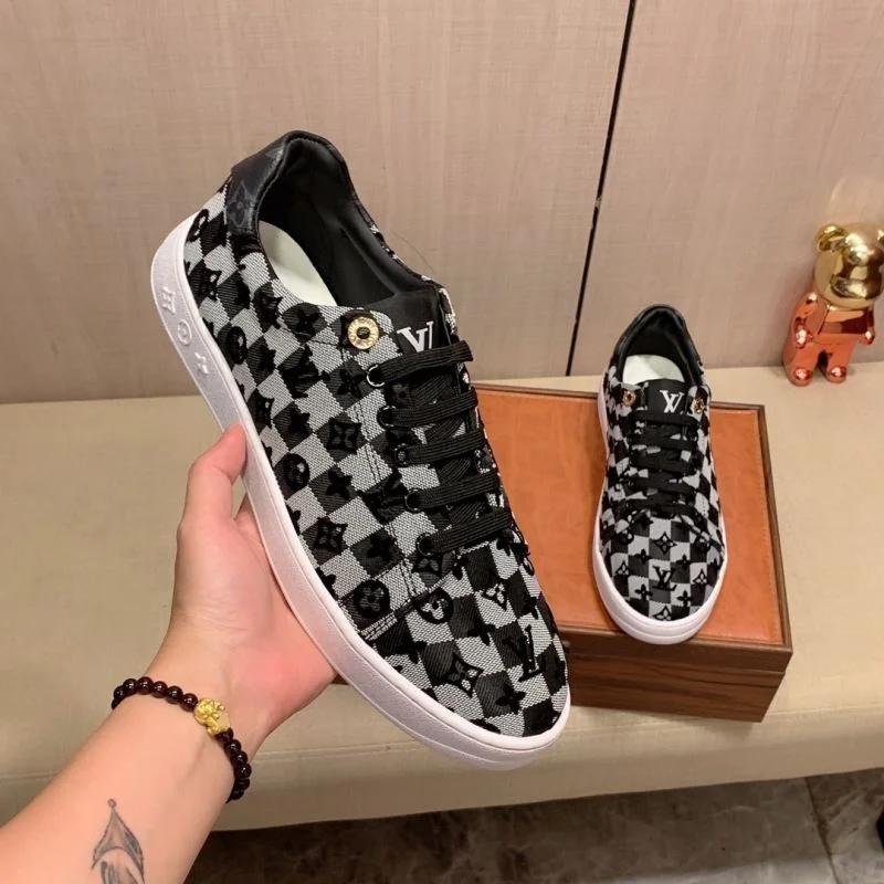 Flexible Louis Vuitton Low Shoes 30809