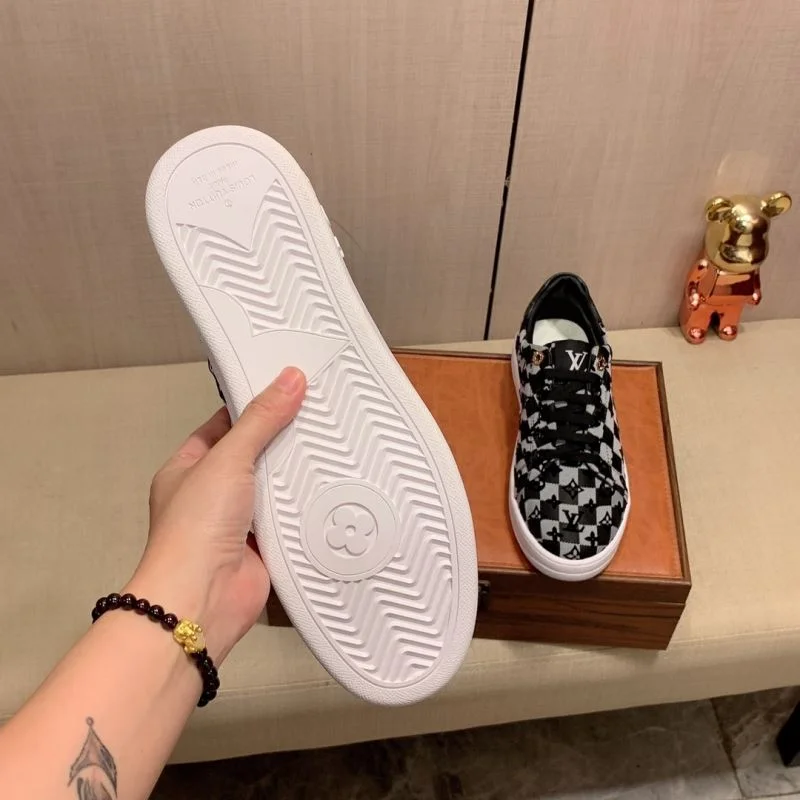 Flexible Louis Vuitton Low Shoes 30809