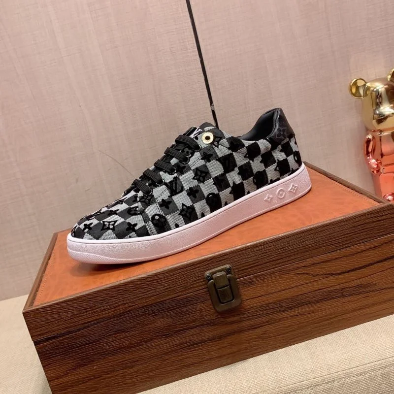 Flexible Louis Vuitton Low Shoes 30809