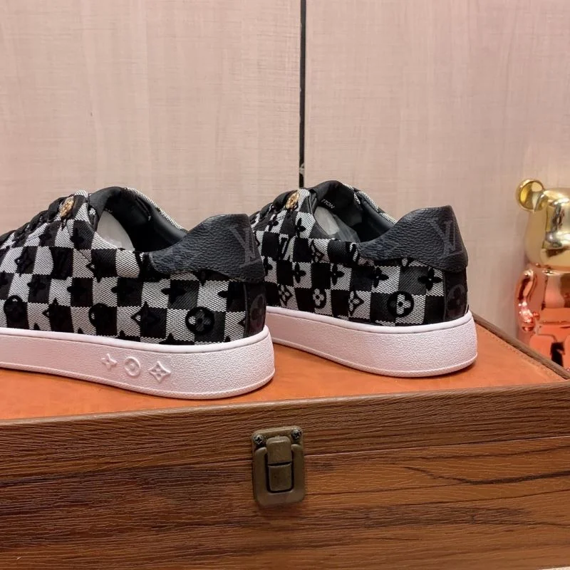 Flexible Louis Vuitton Low Shoes 30809
