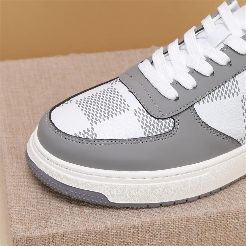 Louis Vuitton Low Shoes Stylish 30813