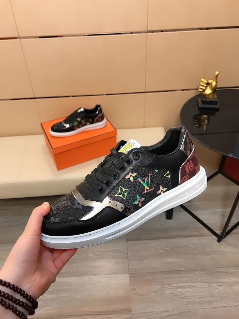 Lightweight Louis Vuitton Low Shoes 30777