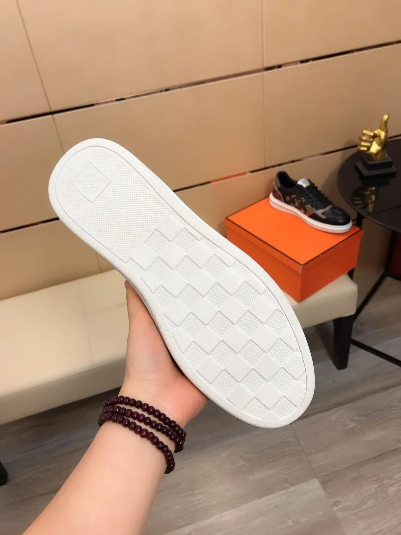 Lightweight Louis Vuitton Low Shoes 30777