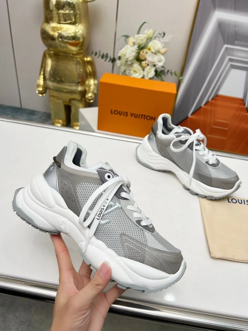 Unisex Louis Vuitton Low Shoes 30745