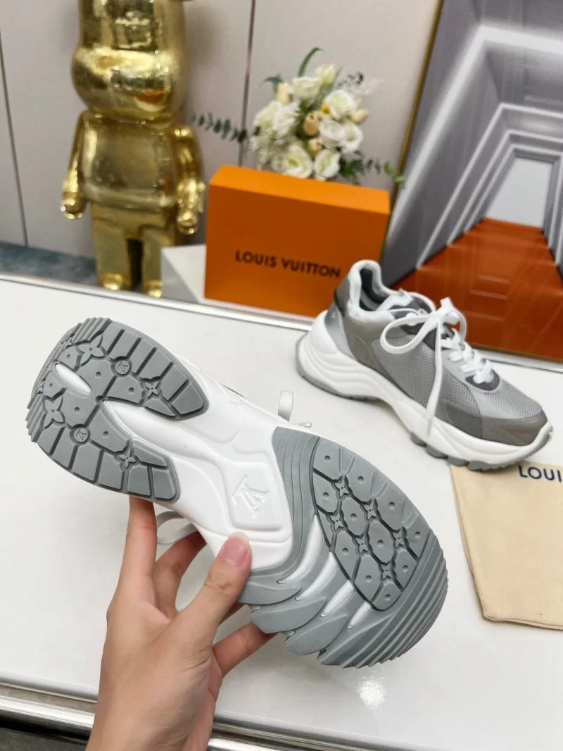 Unisex Louis Vuitton Low Shoes 30745