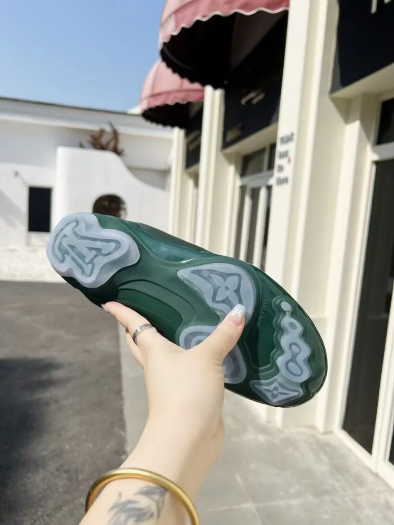 Louis Vuitton Low Shoes UrbanChic 30756
