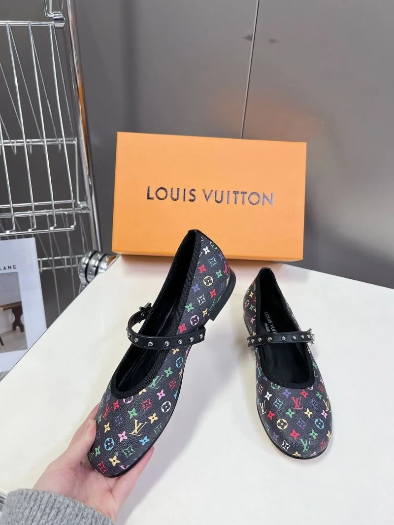 Louis Vuitton Low Shoes Trendsetting 31647