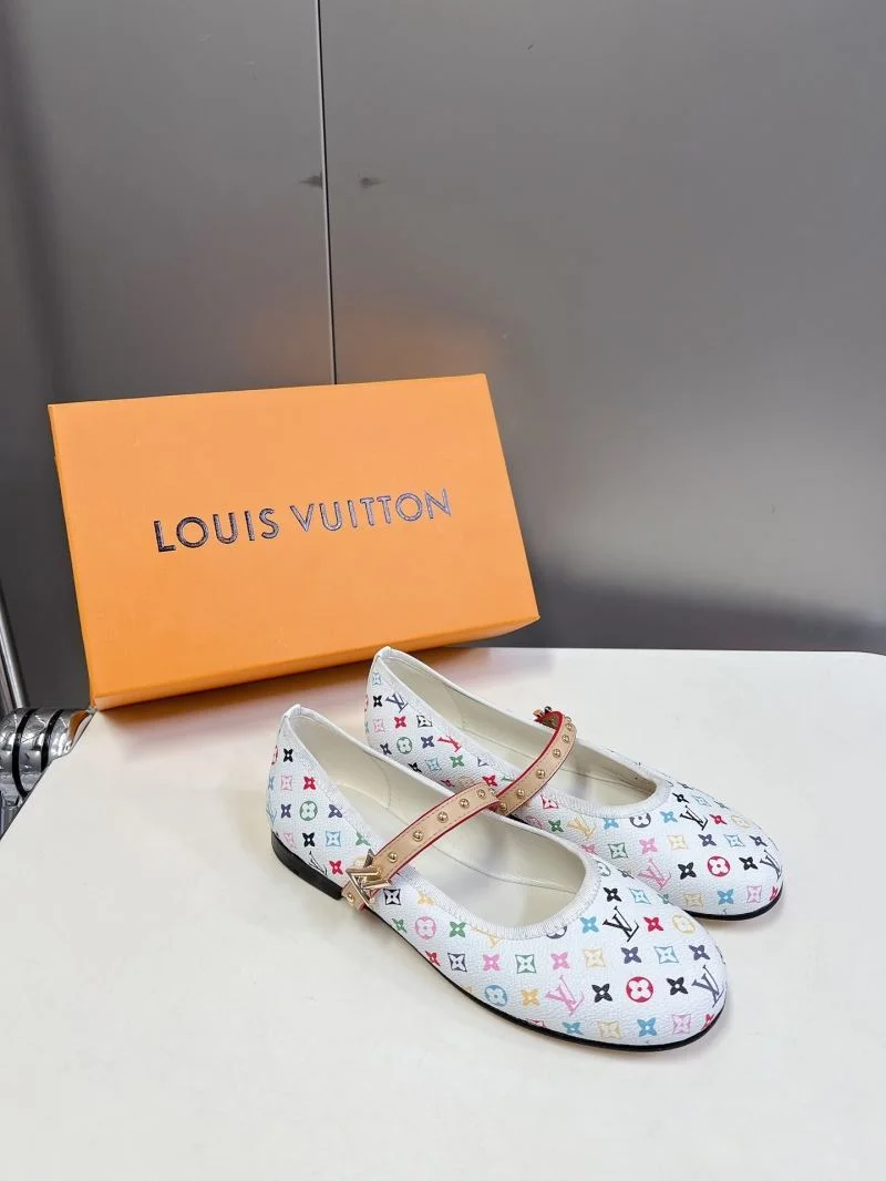 Louis Vuitton Low Shoes Contemporary 31645