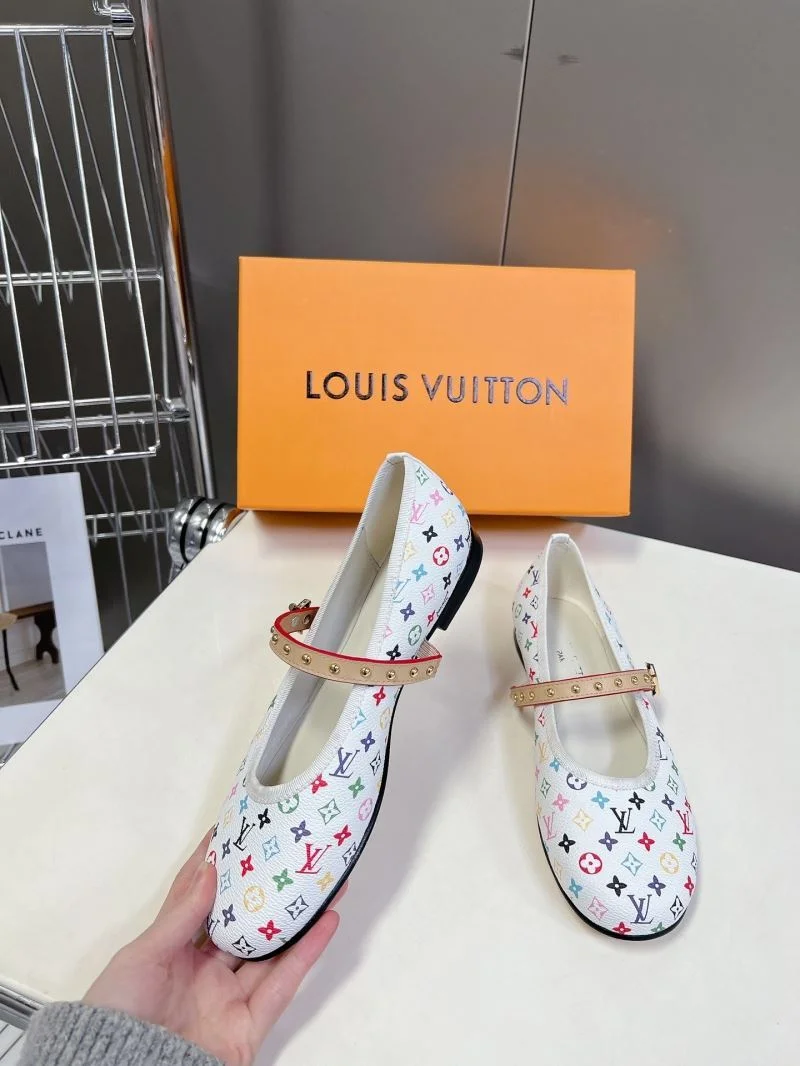 Louis Vuitton Low Shoes Contemporary 31645