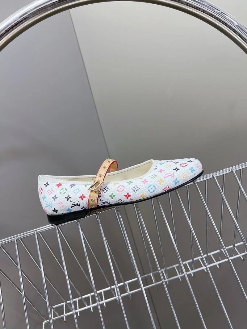 Louis Vuitton Low Shoes Contemporary 31645