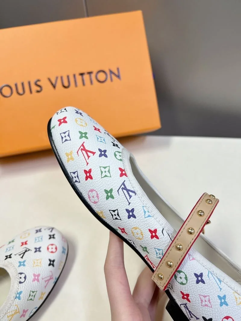 Louis Vuitton Low Shoes Contemporary 31645
