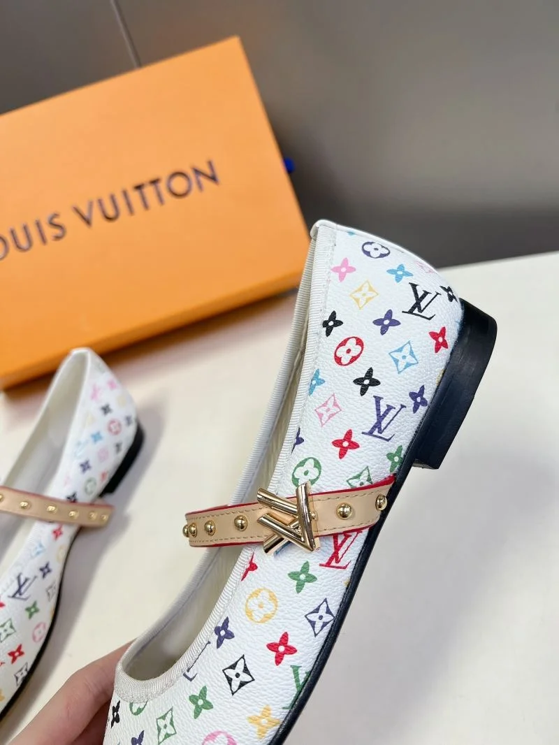 Louis Vuitton Low Shoes Contemporary 31645