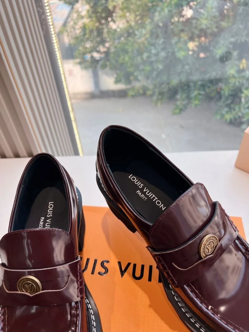 HighPerformance Louis Vuitton Low Shoes 31642