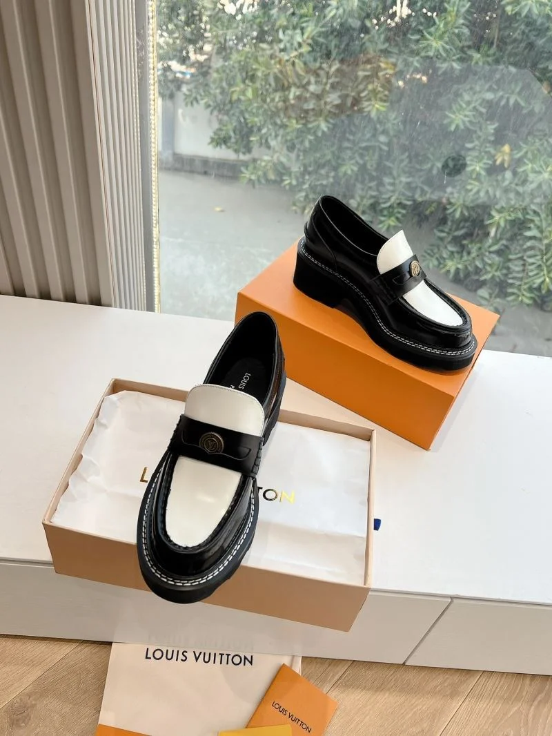 OnTrend Louis Vuitton Low Shoes 31639