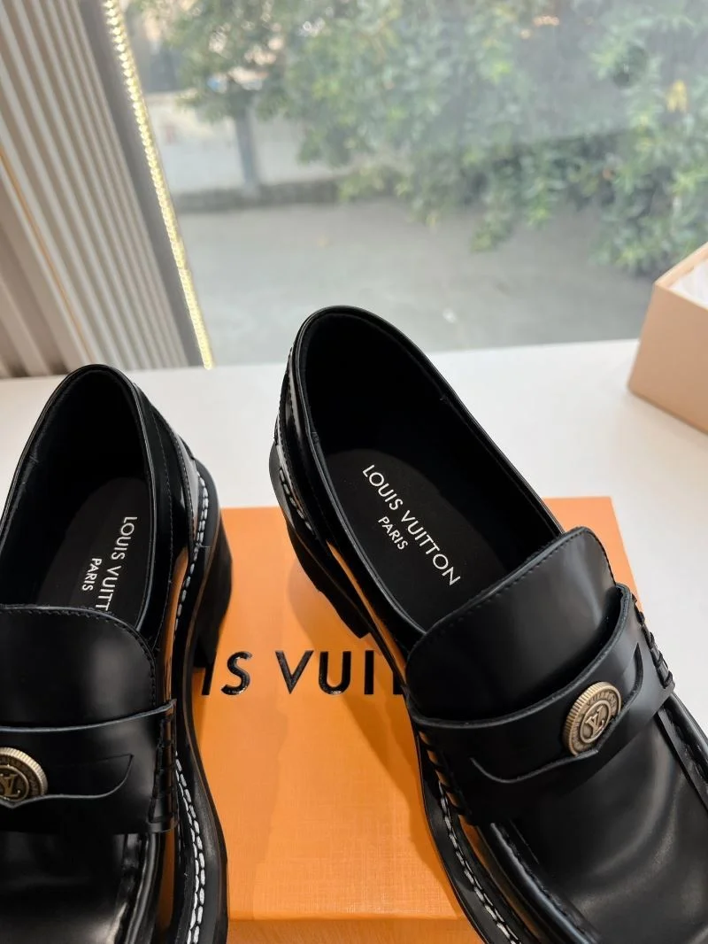OdorResistant Louis Vuitton Low Shoes 31638