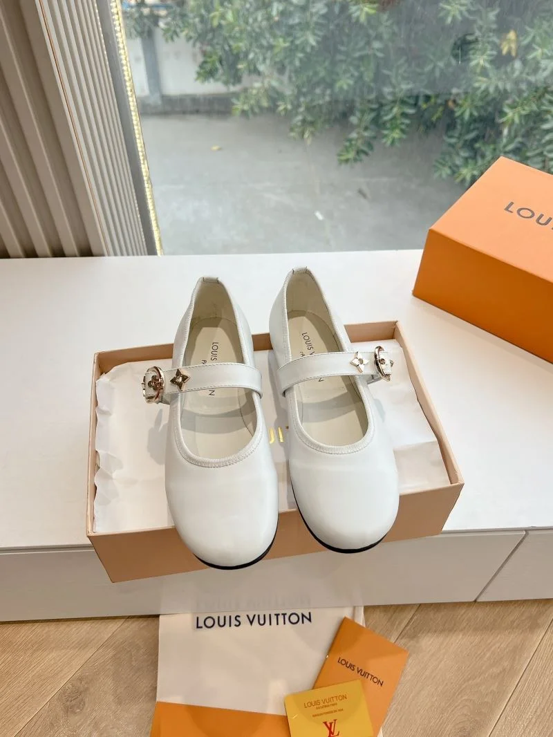 OnTrend Louis Vuitton Low Shoes 31631