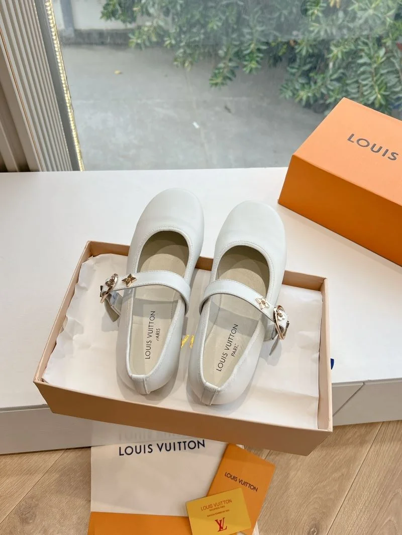 OnTrend Louis Vuitton Low Shoes 31631