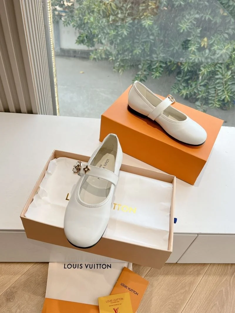OnTrend Louis Vuitton Low Shoes 31631