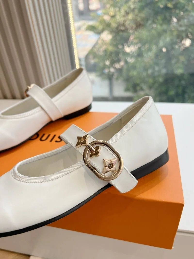 OnTrend Louis Vuitton Low Shoes 31631