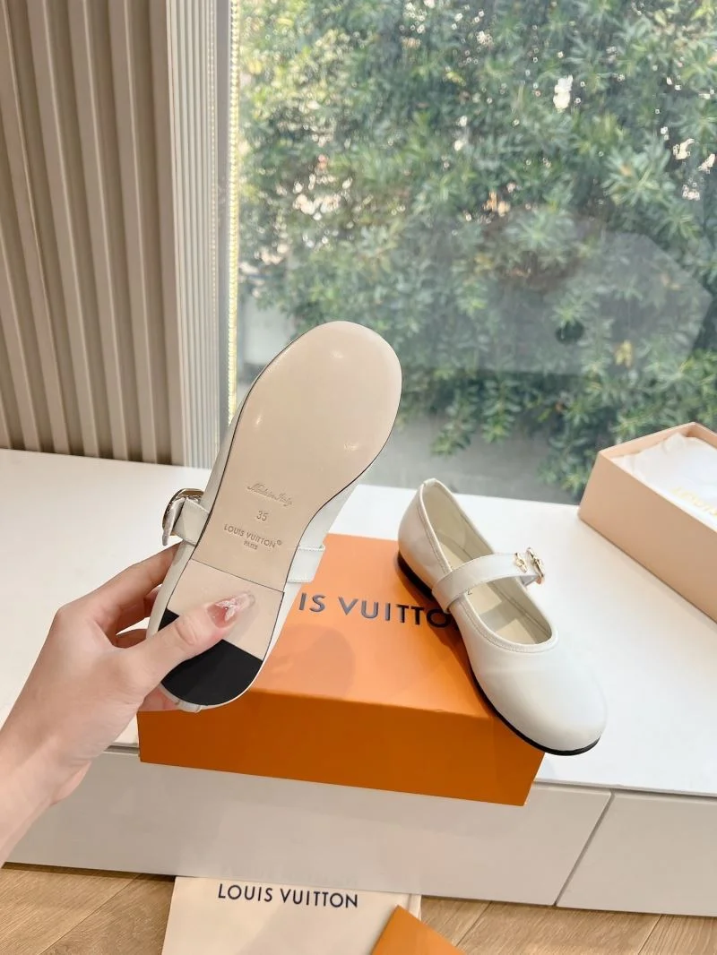 OnTrend Louis Vuitton Low Shoes 31631