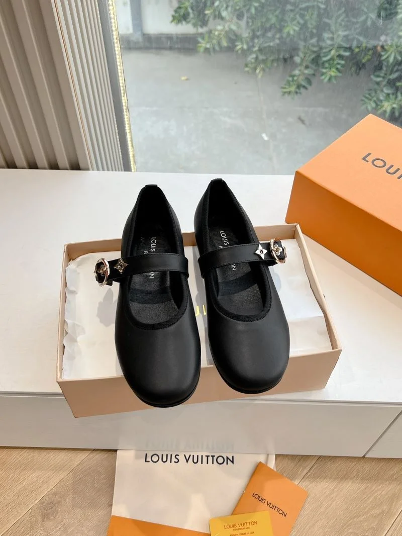 Louis Vuitton Low Shoes Chic 31629