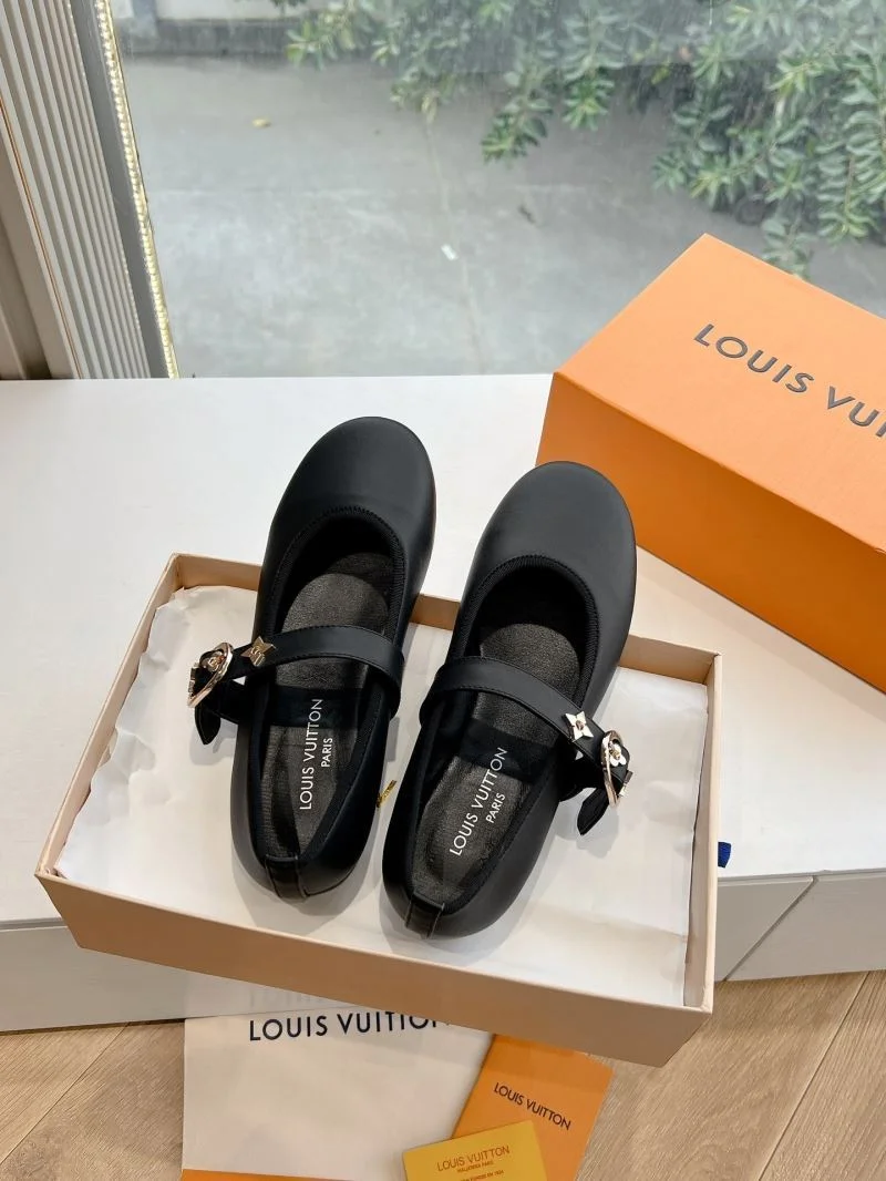 Louis Vuitton Low Shoes Chic 31629