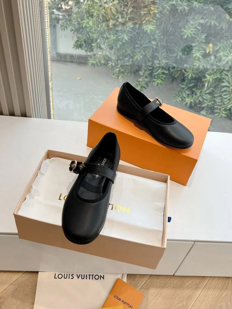 Louis Vuitton Low Shoes Chic 31629