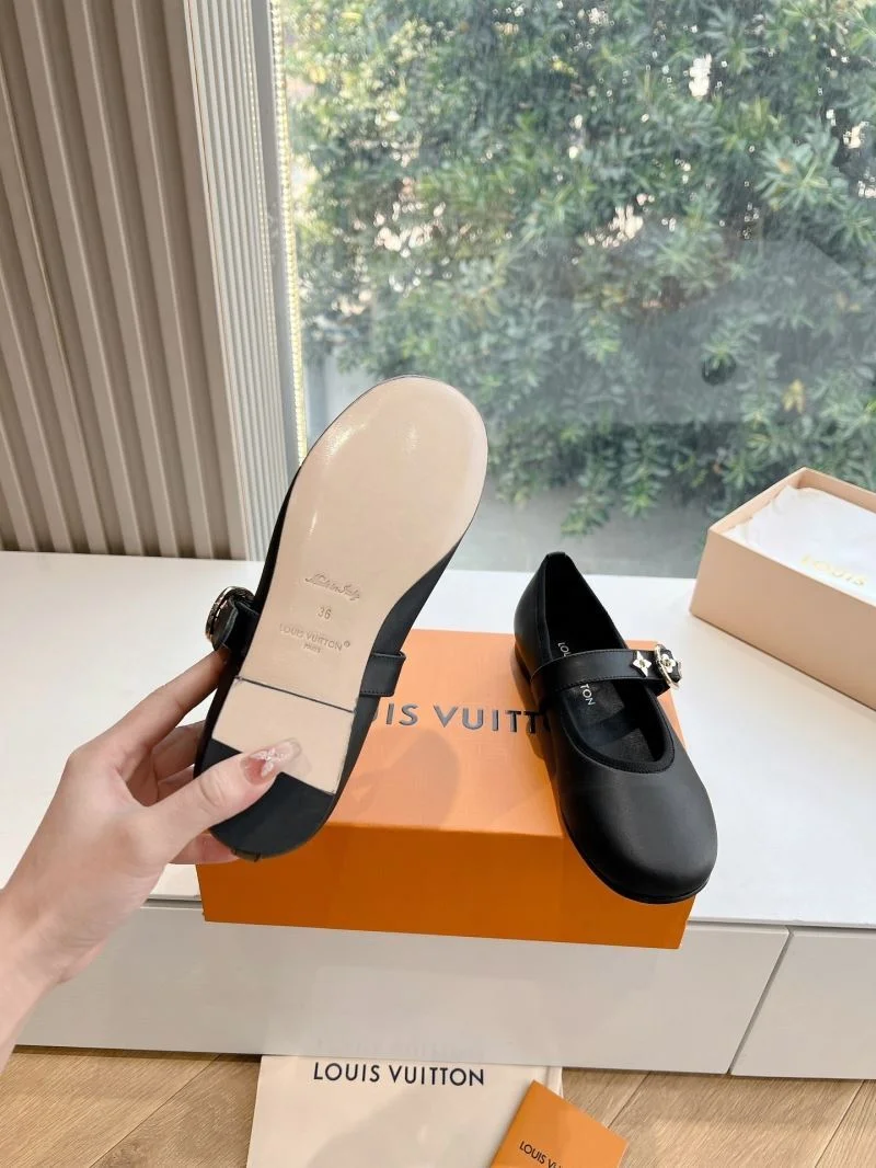 Louis Vuitton Low Shoes Chic 31629