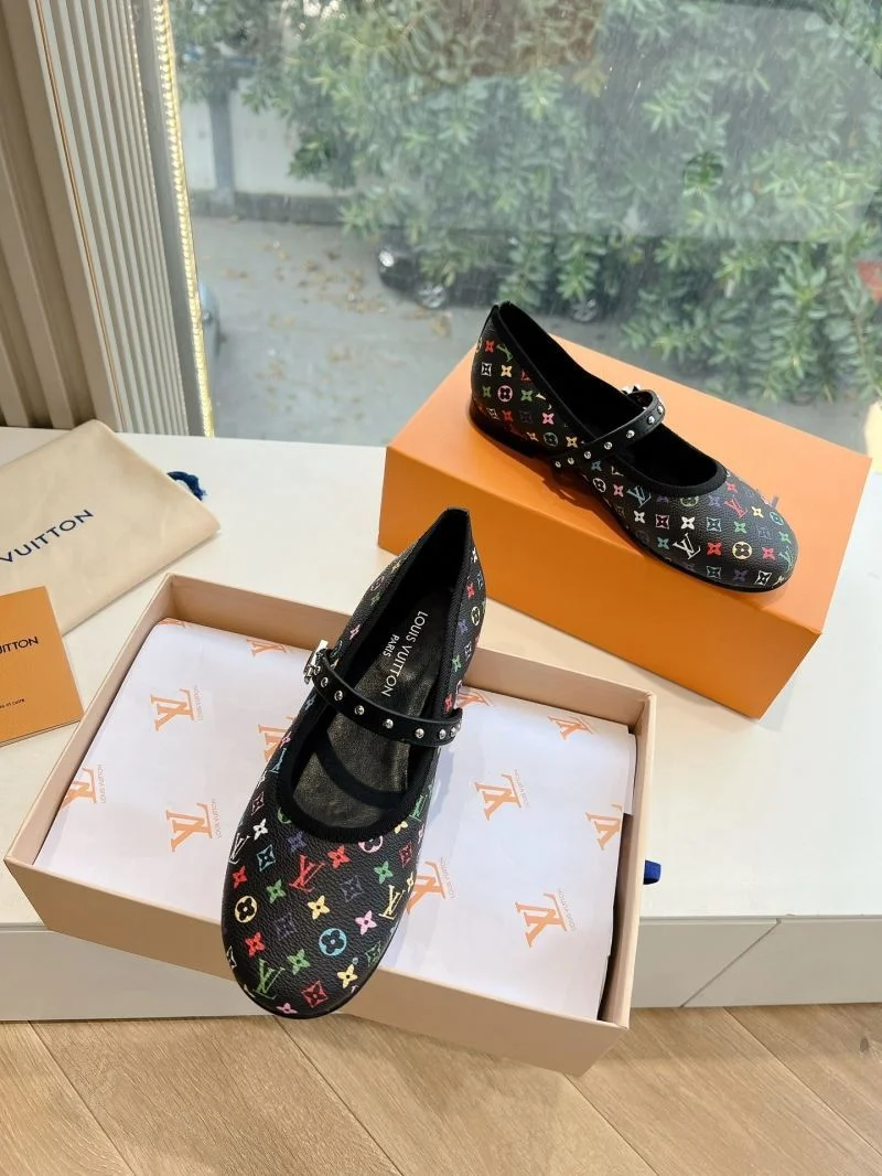Louis Vuitton Low Shoes Sustainable 31635