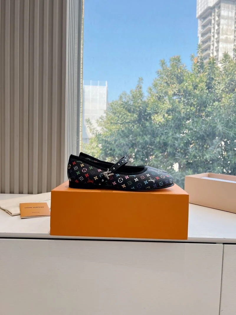 Louis Vuitton Low Shoes Sustainable 31635