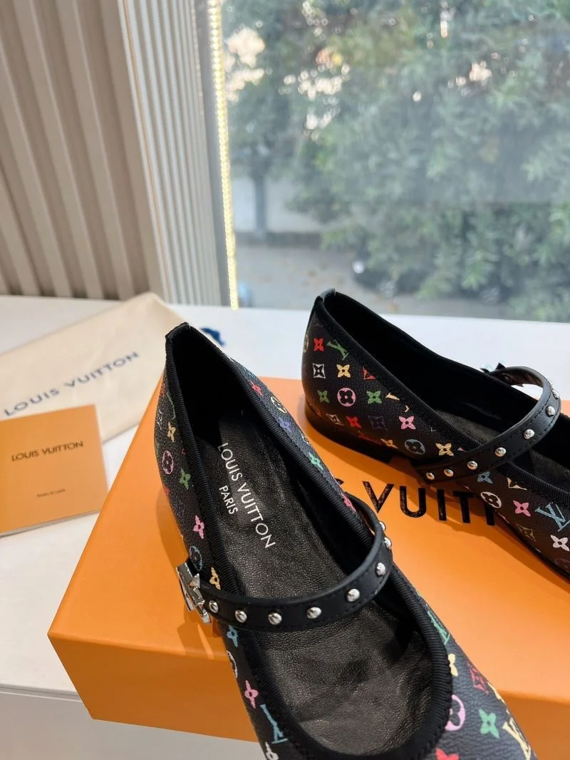 Louis Vuitton Low Shoes Sustainable 31635