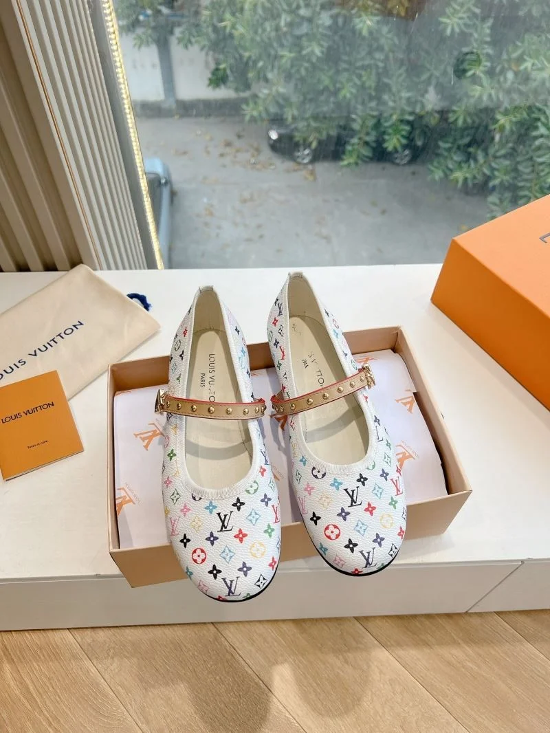 Louis Vuitton Low Shoes Chic 31620