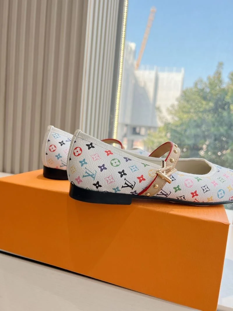 Louis Vuitton Low Shoes Chic 31620